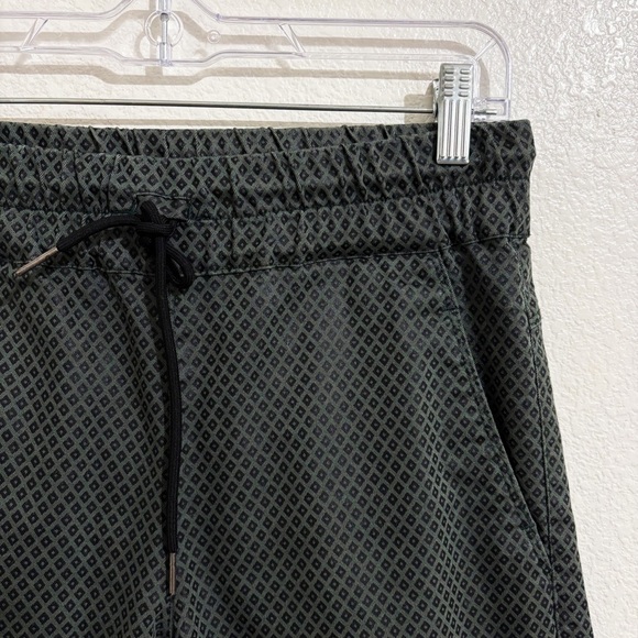 Bevy Flog Shely Pull-On High Rise Slim Tapered Leg Pant in Green & Black Diamond - Picture 3 of 7